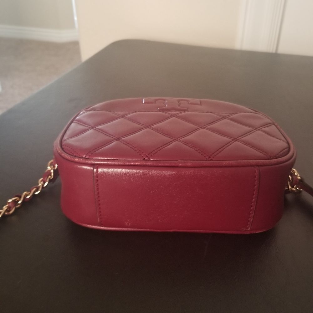 Tory Burch Quilt Crossbody - Picture 7 of 8